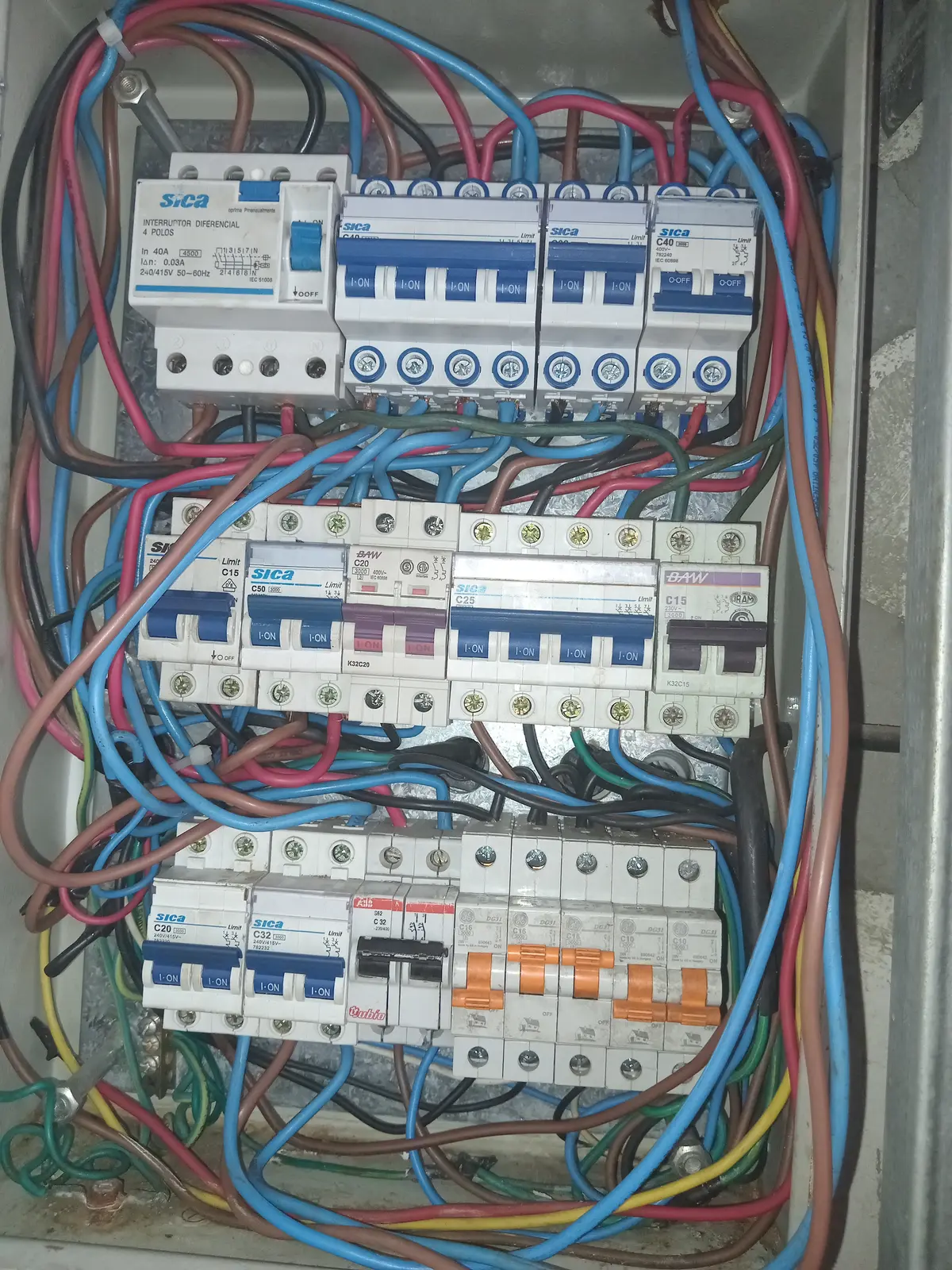 Trabajo eléctrico realizado por Alejandro Reyes para STATIC