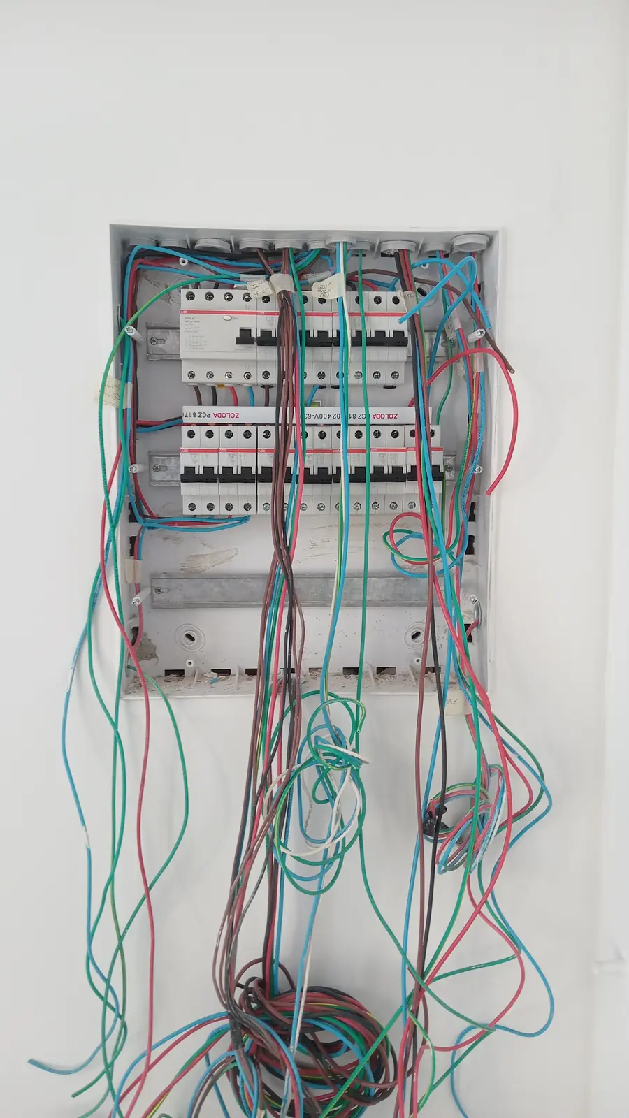 Trabajo eléctrico realizado por Alejandro Reyes para STATIC