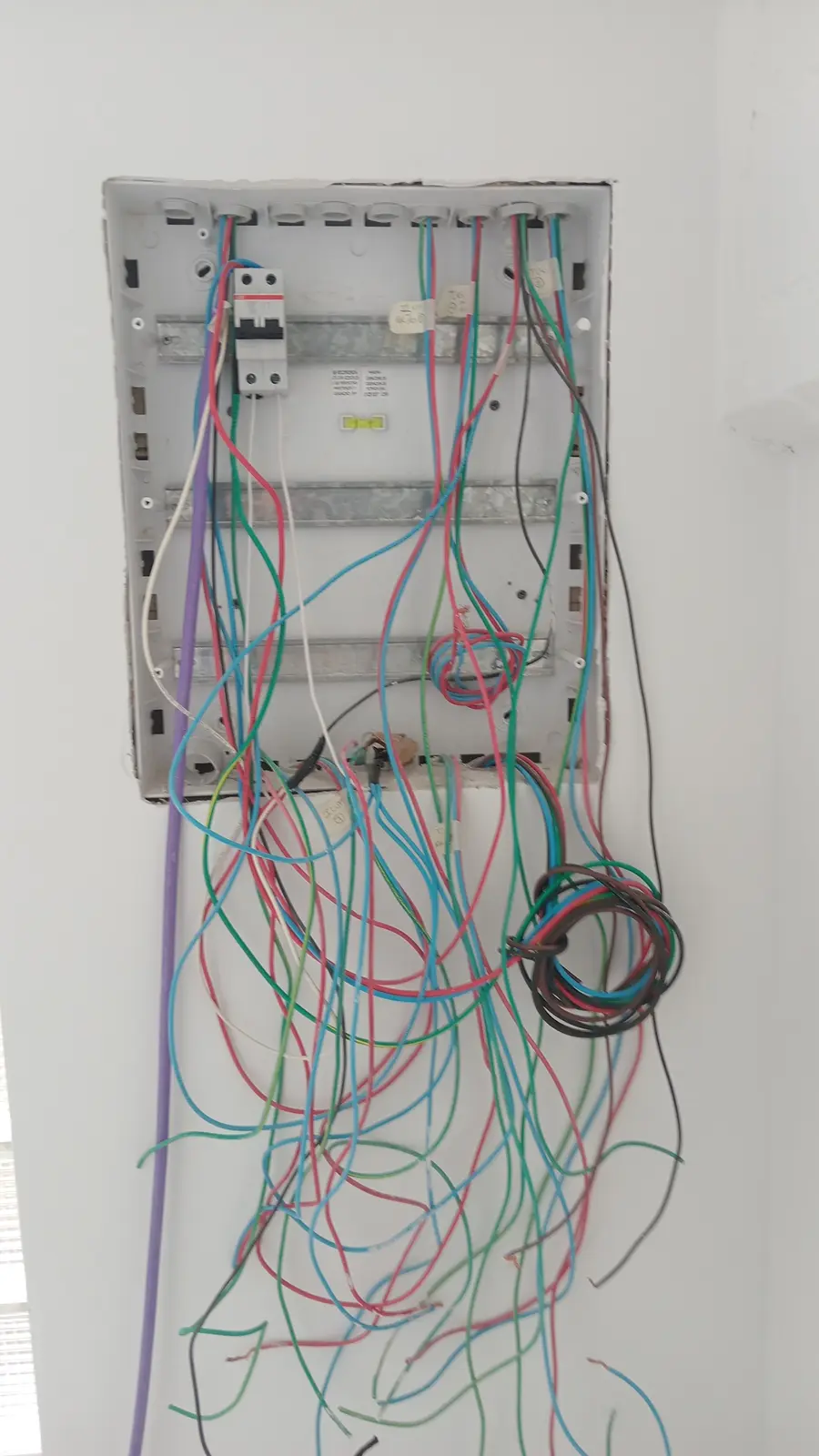 Trabajo eléctrico realizado por Alejandro Reyes para STATIC