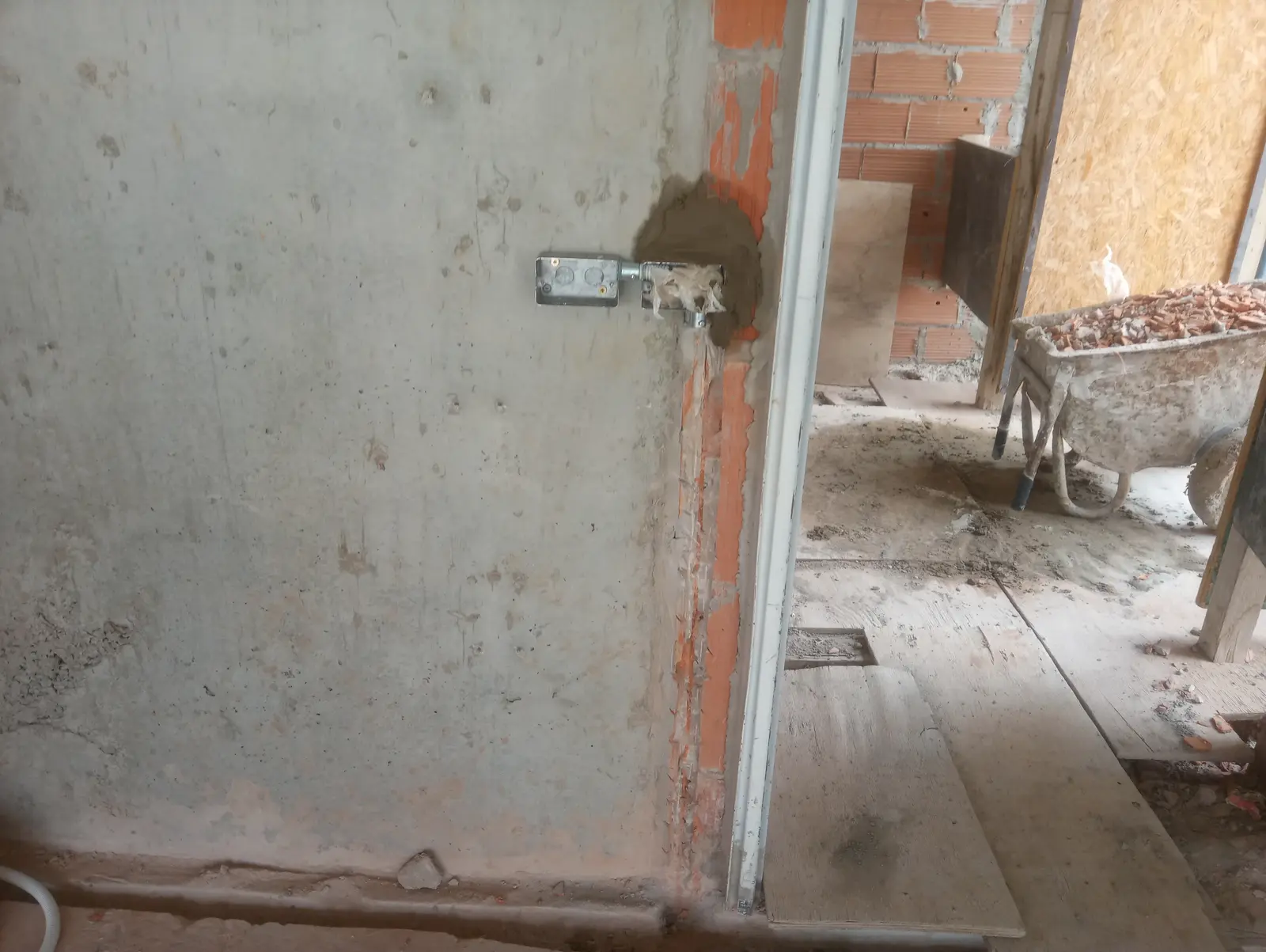 Trabajo eléctrico realizado por Alejandro Reyes para STATIC