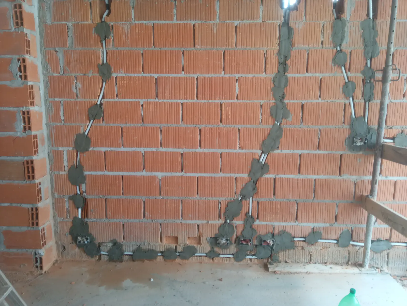 Trabajo eléctrico realizado por Alejandro Reyes para STATIC